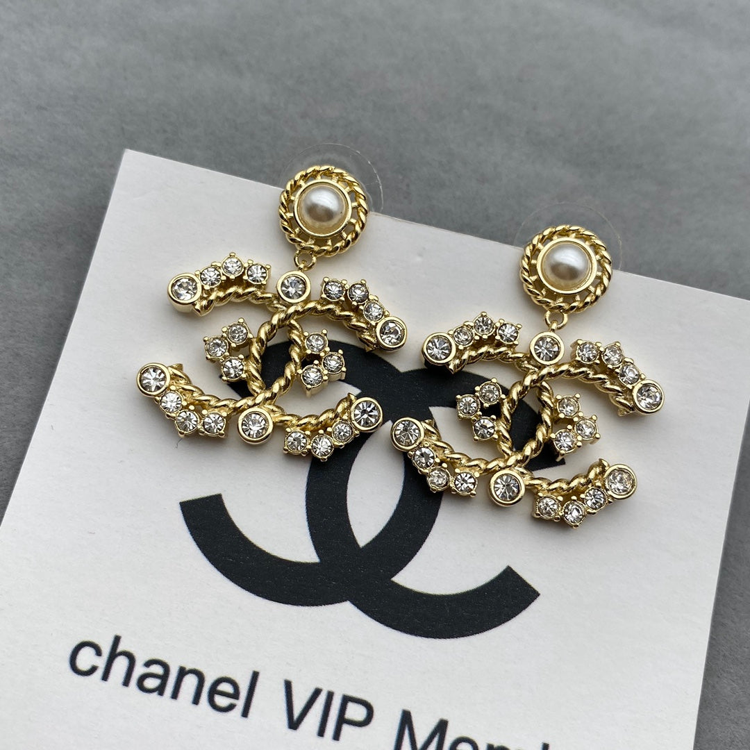 Gold pearl earrings