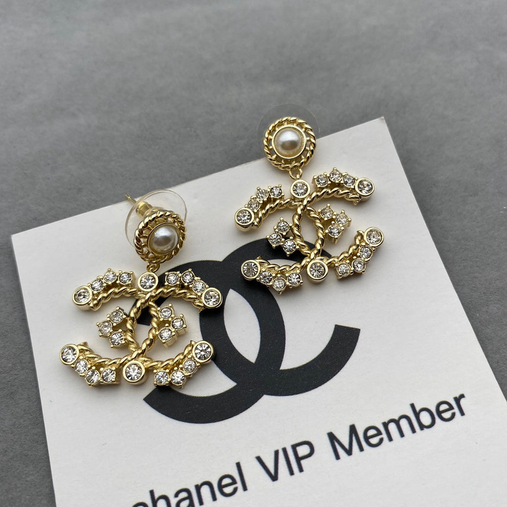 Gold pearl earrings