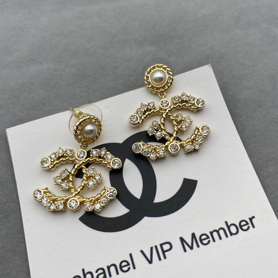 Gold pearl earrings