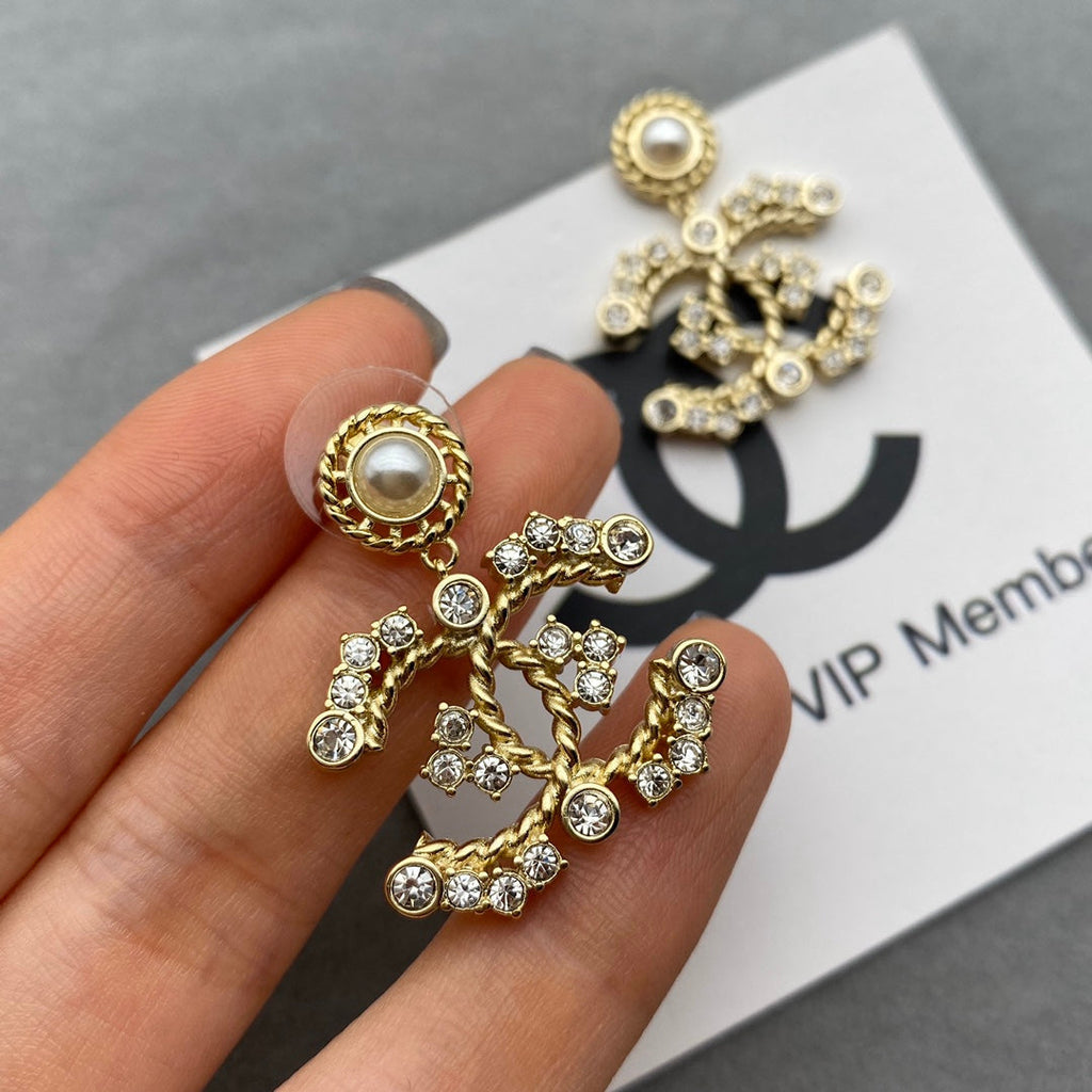 Gold pearl earrings
