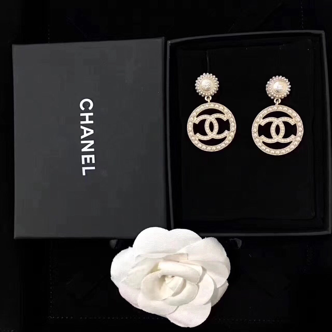 Gold pearl earrings