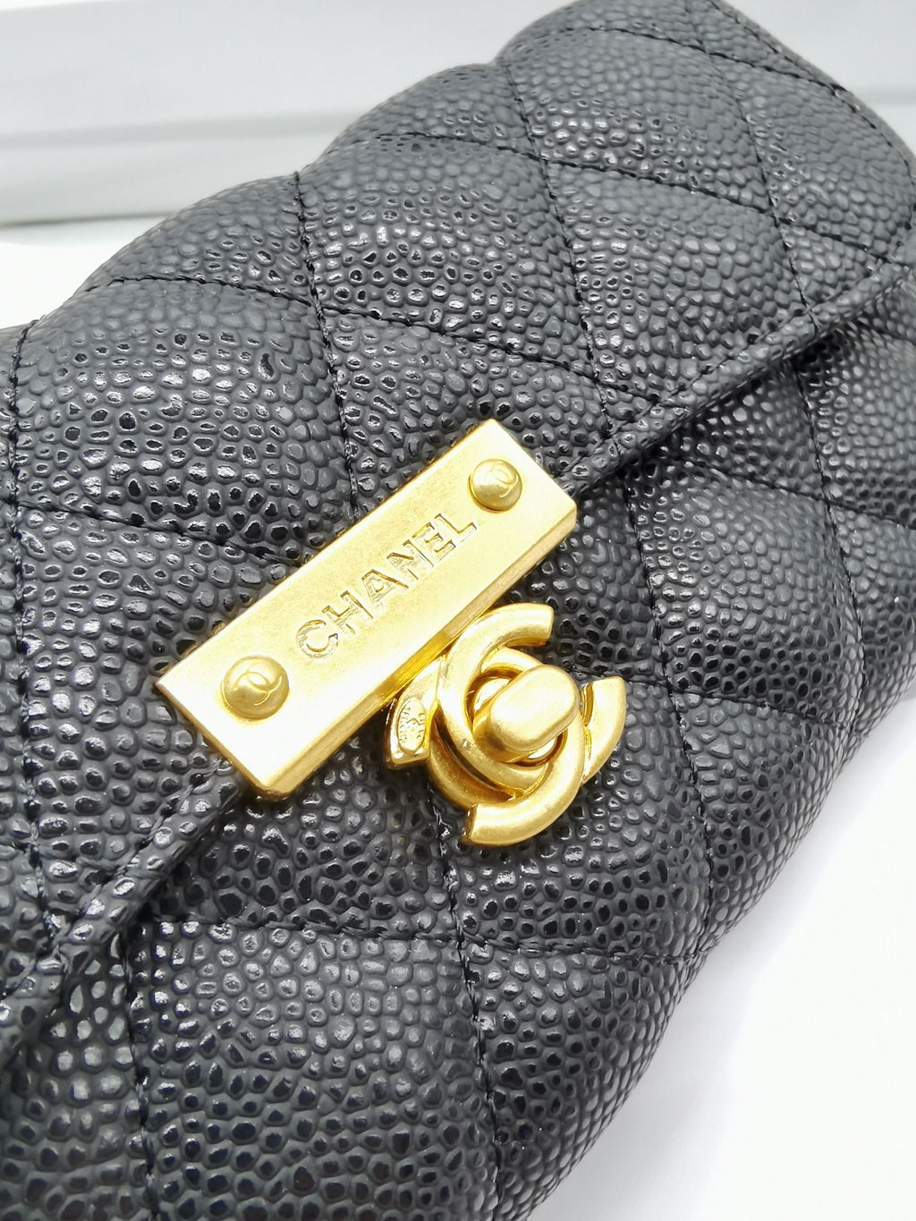 Chanel 19cm