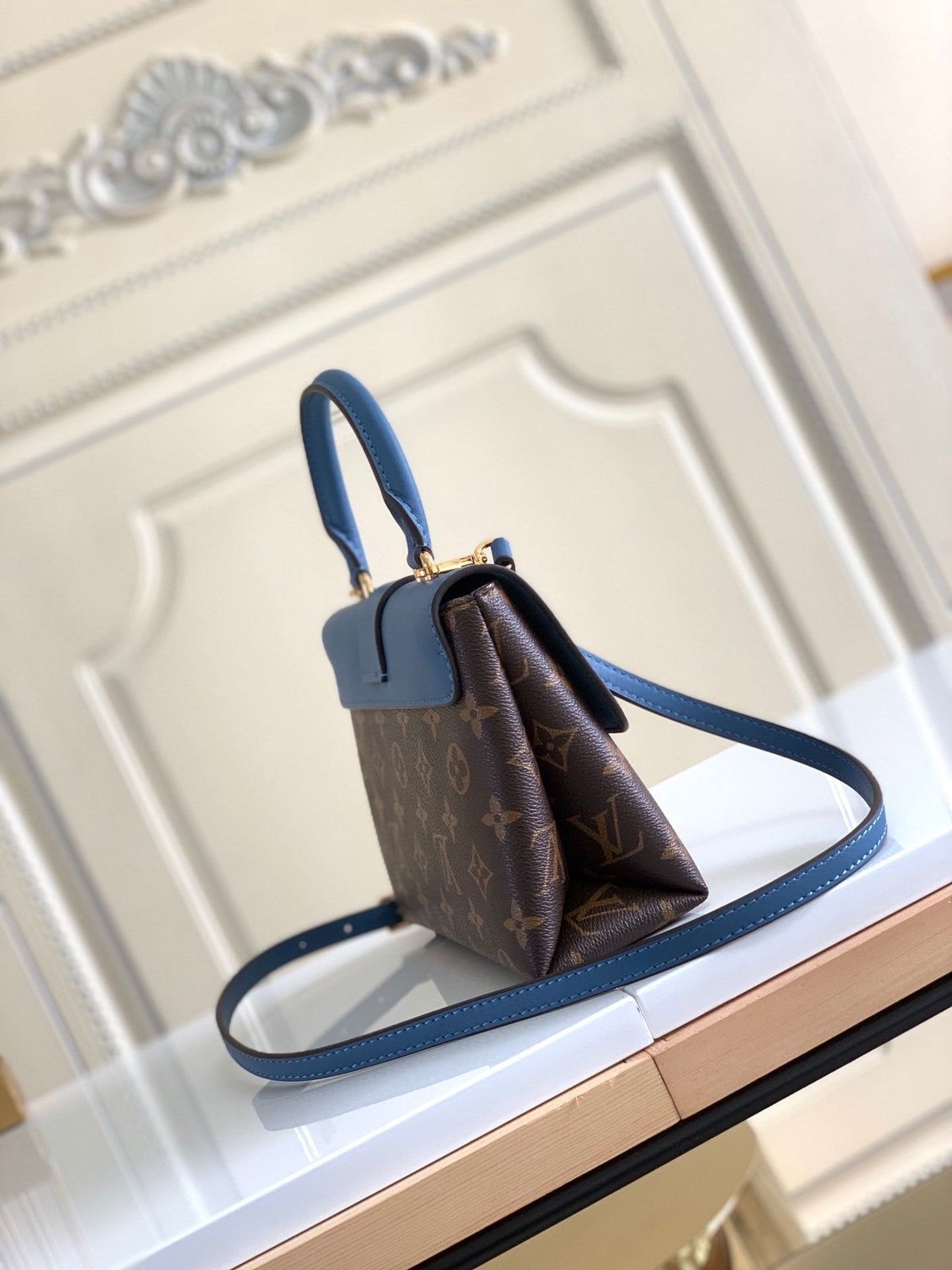 handbag lock blue