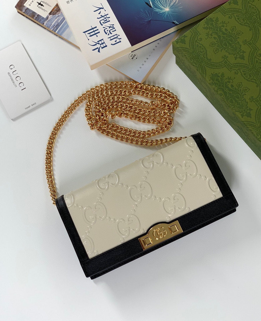 G u c c i white new W19 H10 D4cm
