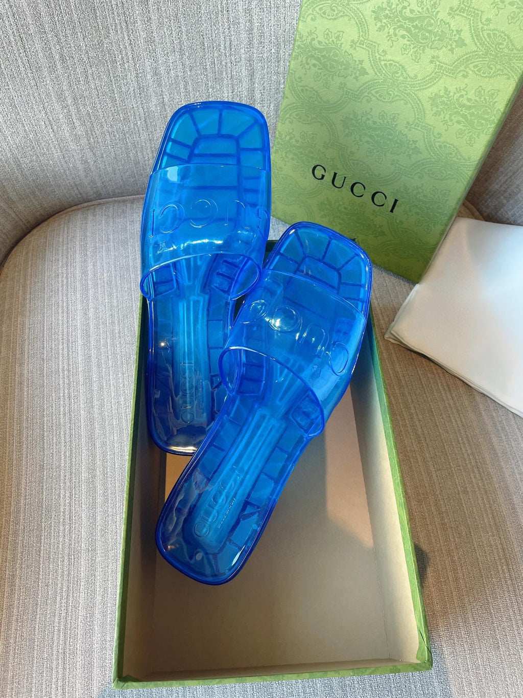 G u c c i new 2021 slides