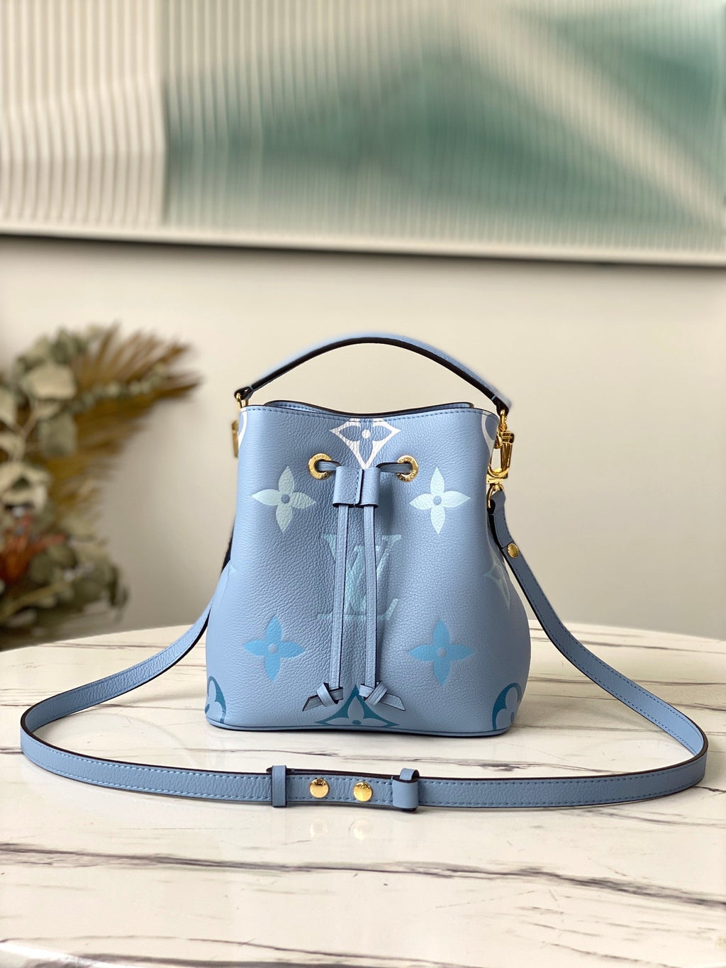 handbag giant blue