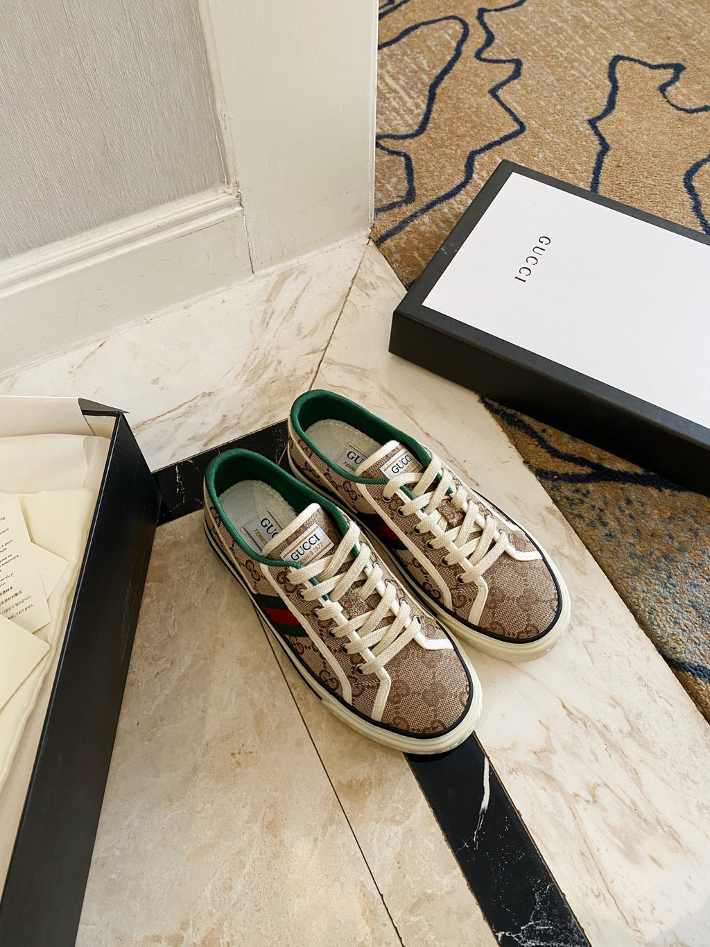 G U c c I tennis sneakers