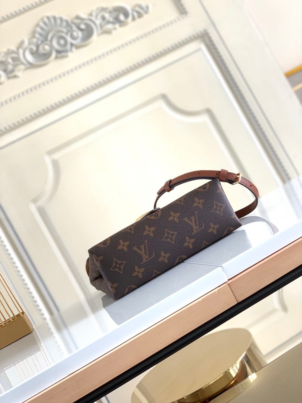 handbag lock brown