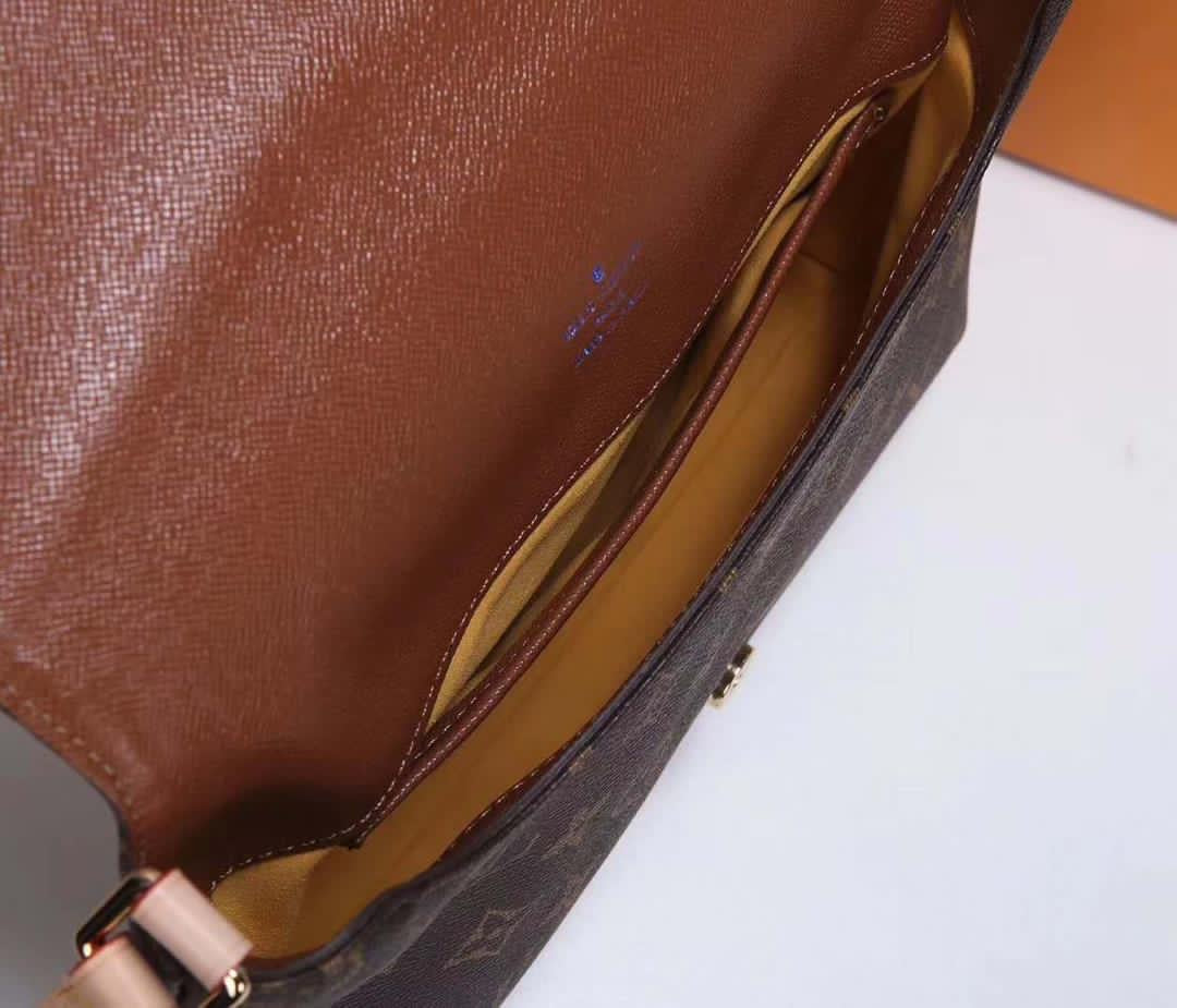 classic messenger bag