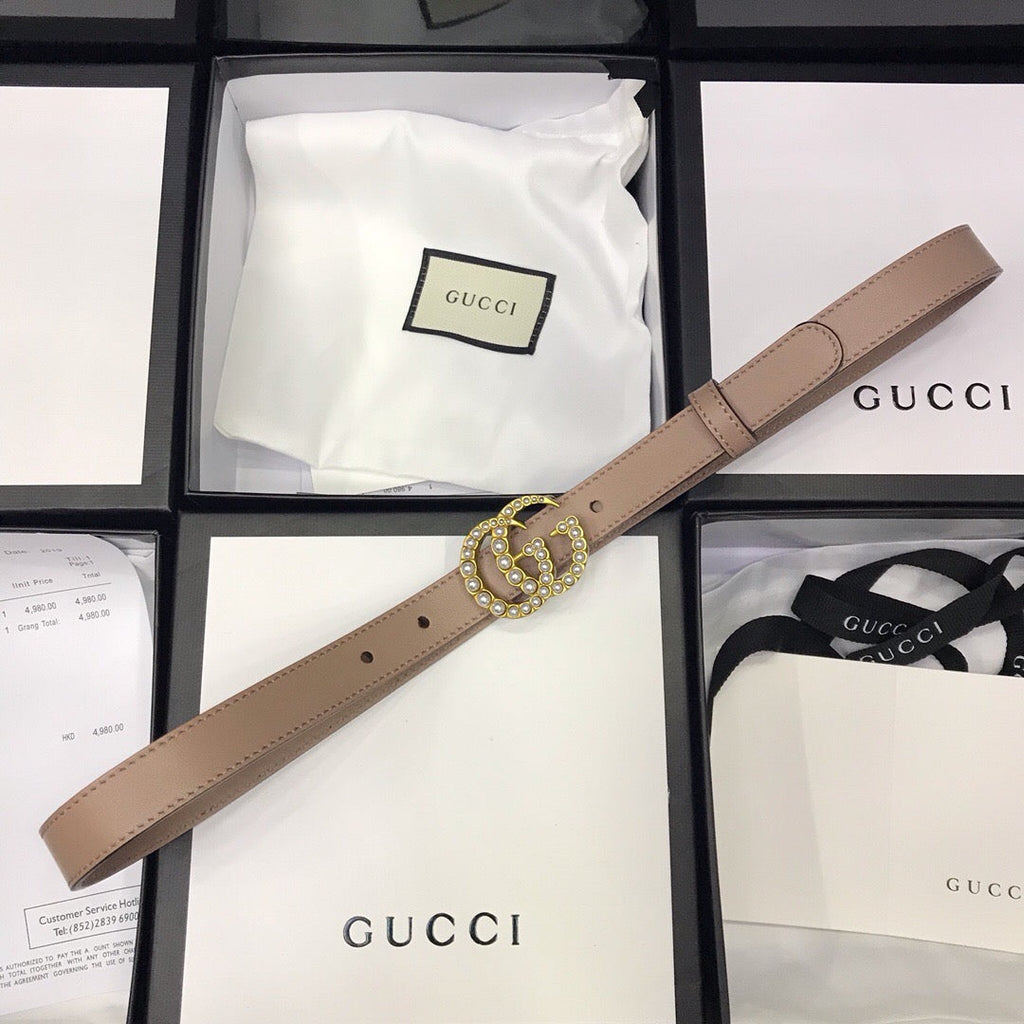 G u c c i cream belt
