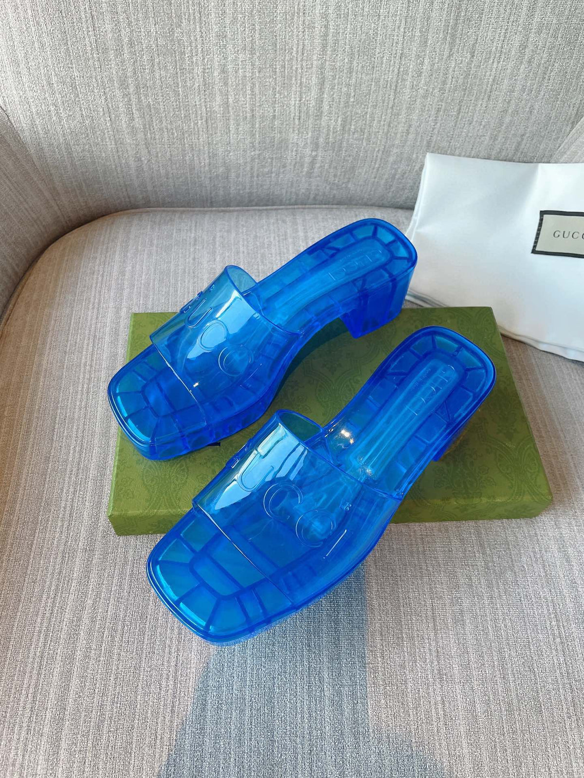 G u c c i new 2021 slides