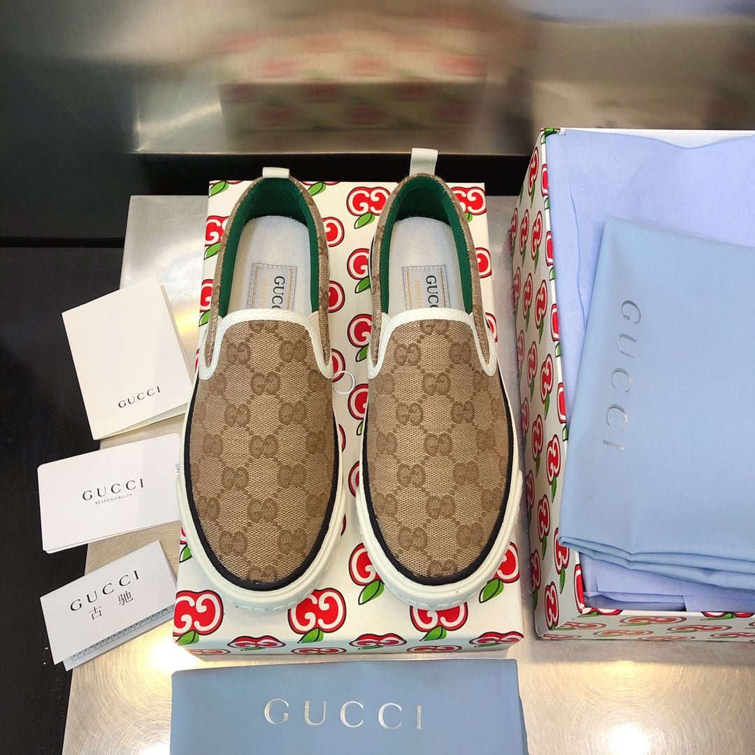 G u c c I baja slip on