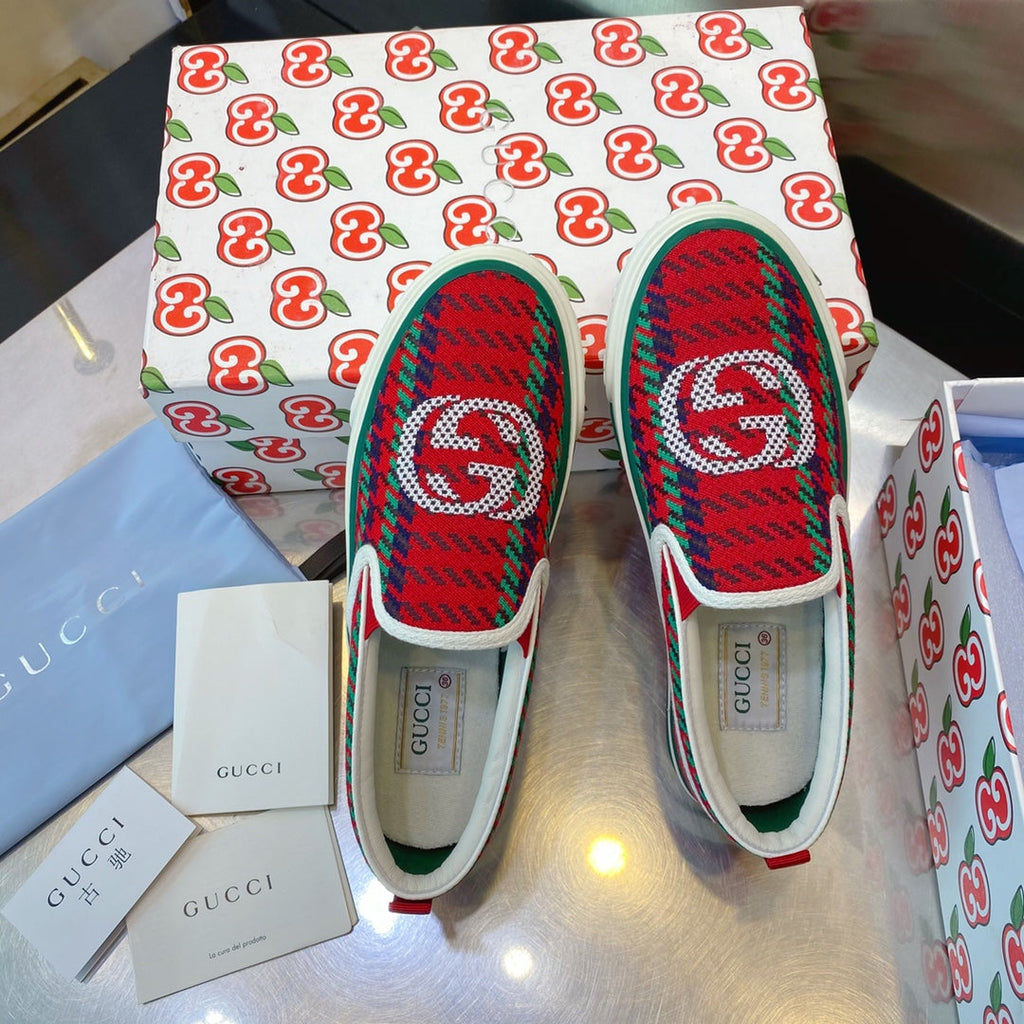 G u c c I baja slip on