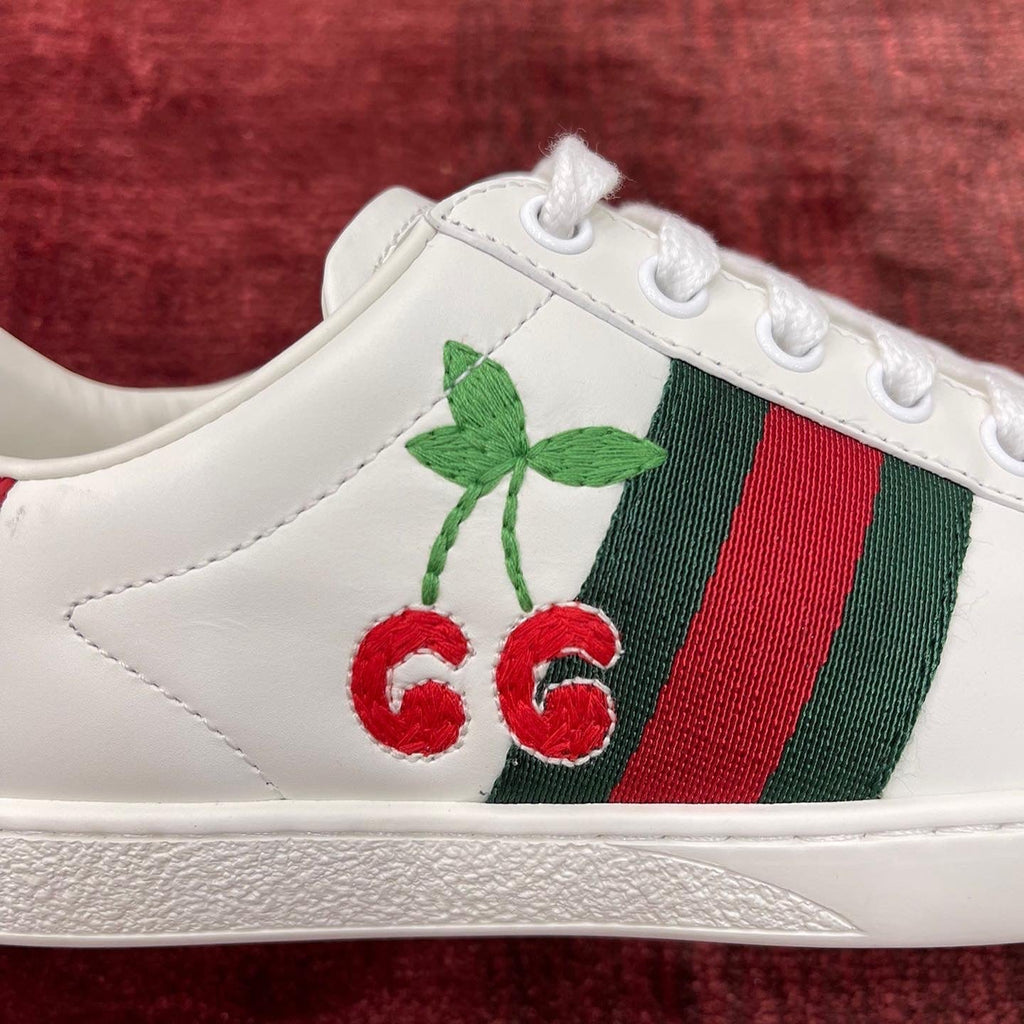 G u c c i cherry