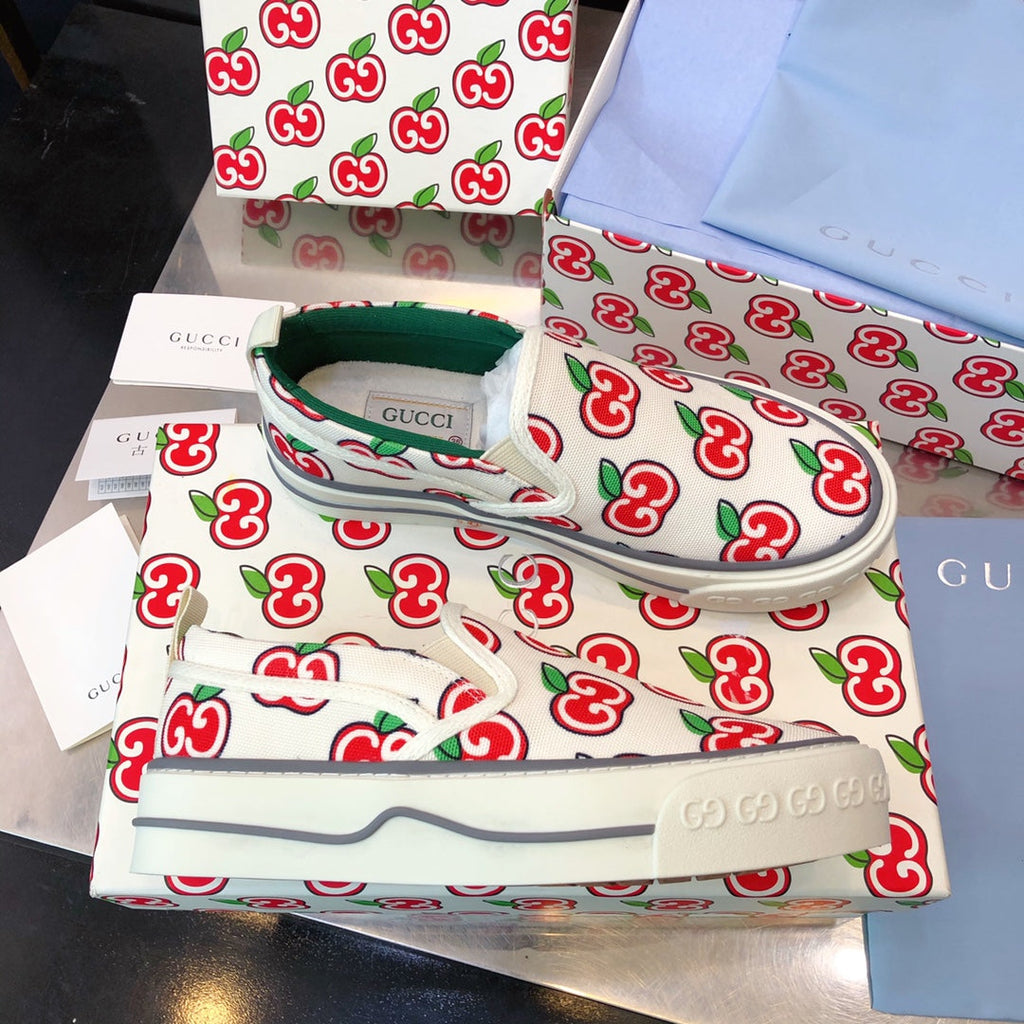 G u c c I baja slip on
