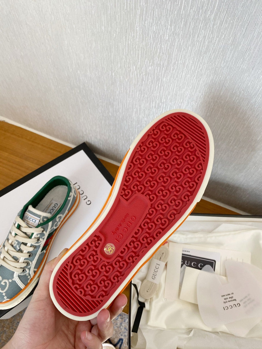 G U c c I tennis sneakers