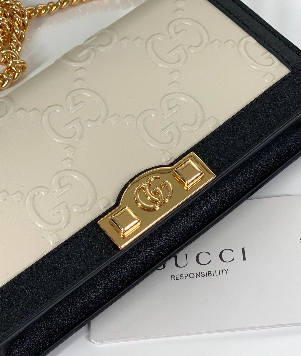 G u c c i white new W19 H10 D4cm