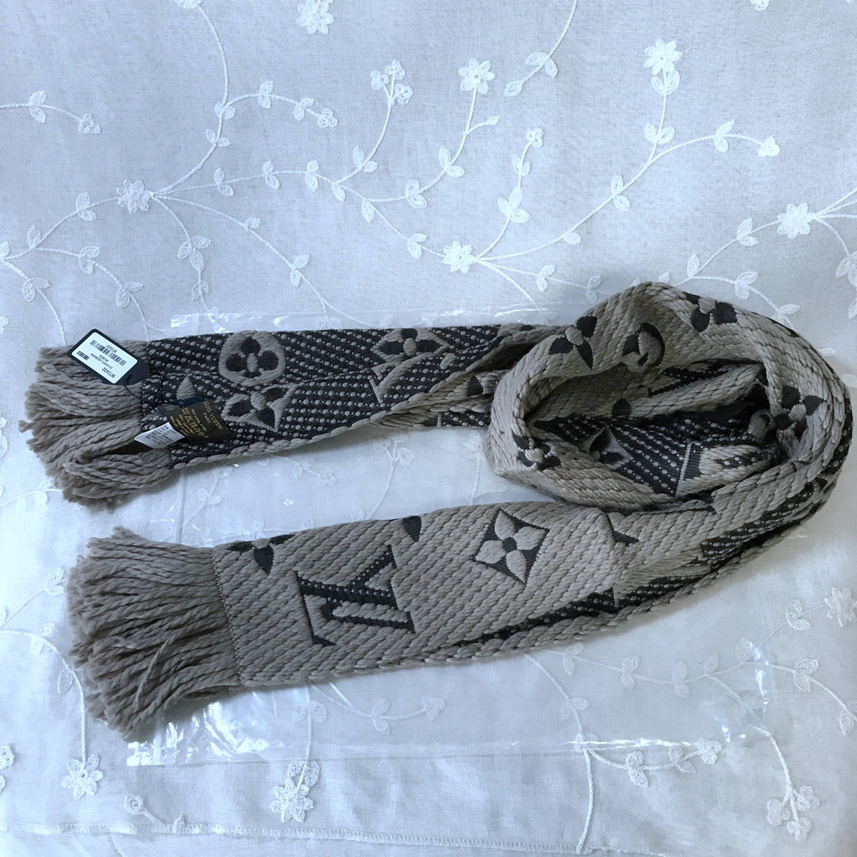 handbag gray scarf