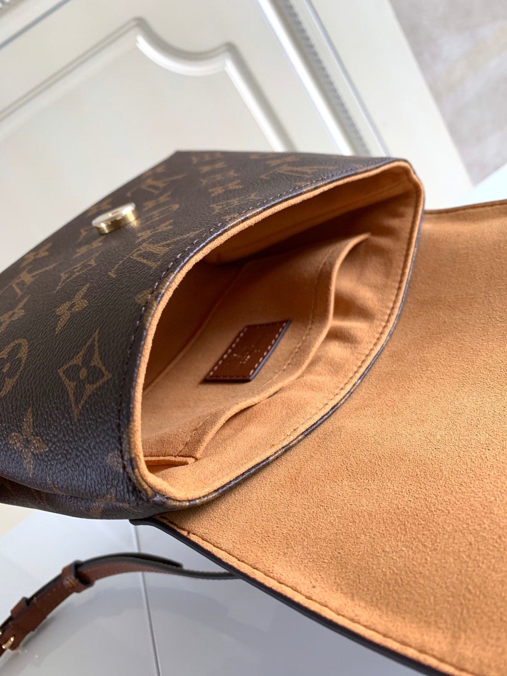 handbag lock brown