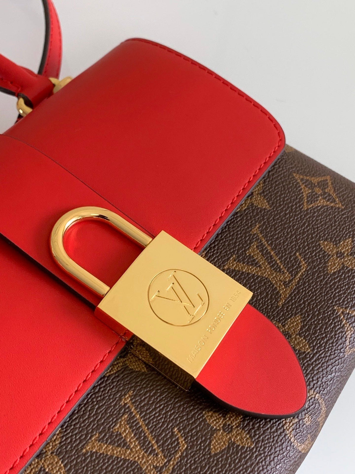 handbag lock red