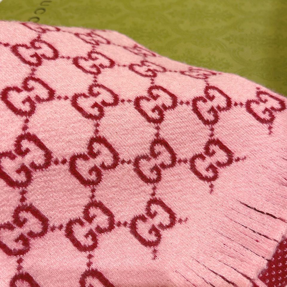 G u c c i scarf