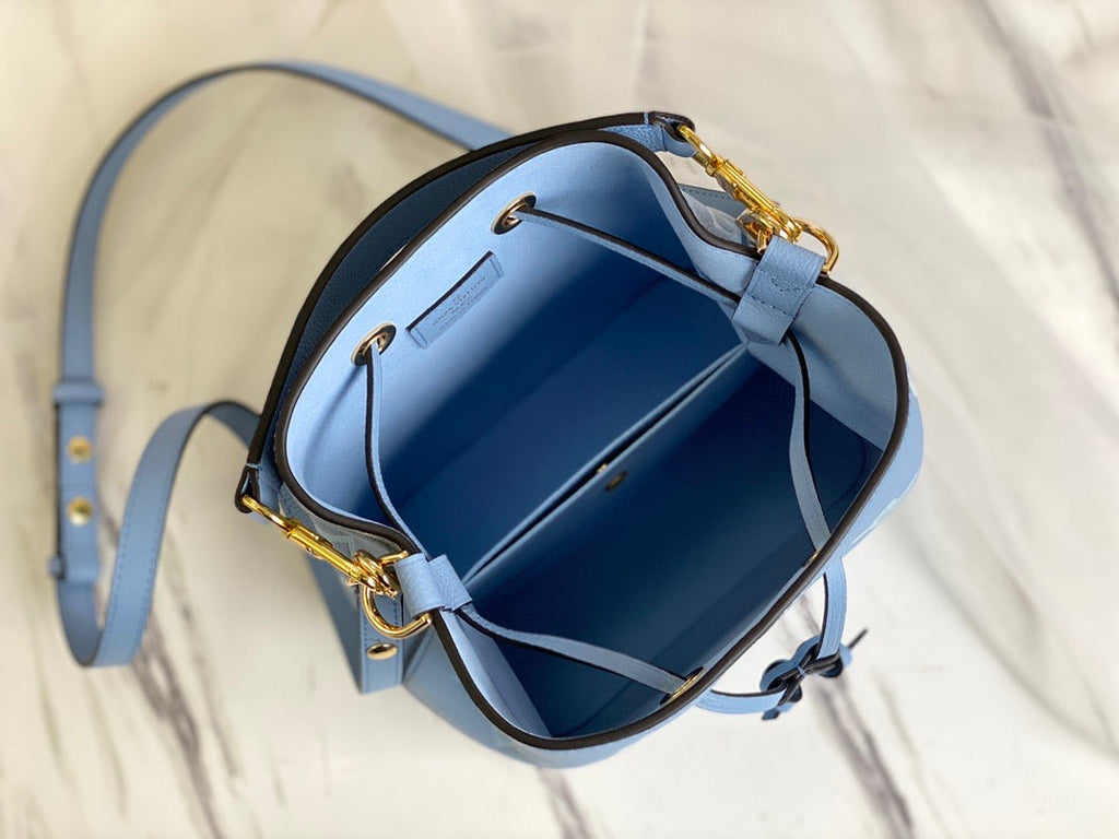 handbag giant blue