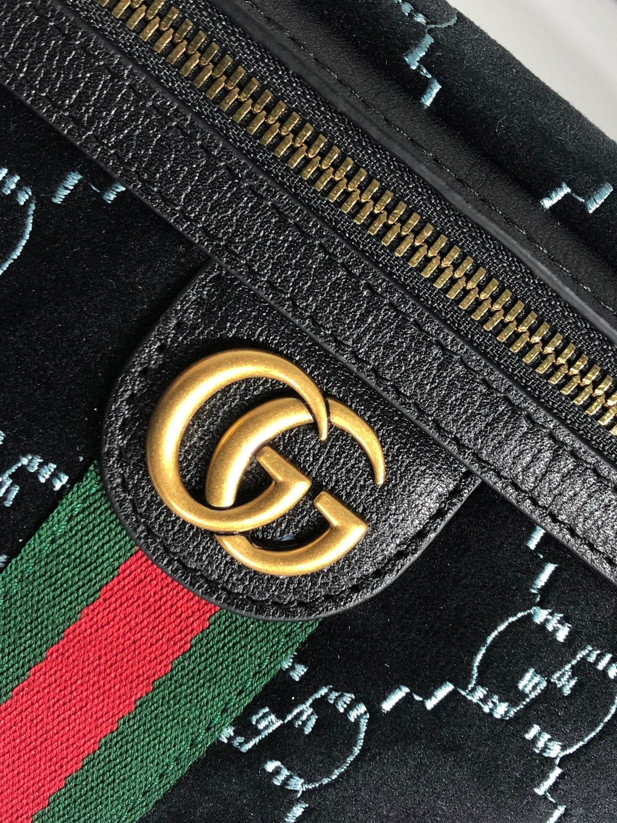 G u c c i bumbag 28*19CM