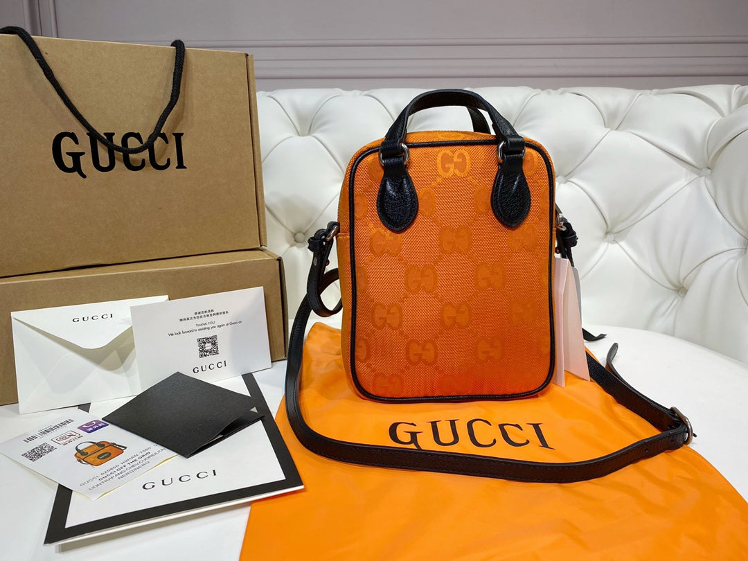 G u c c i backpack 16*22*8.5cm