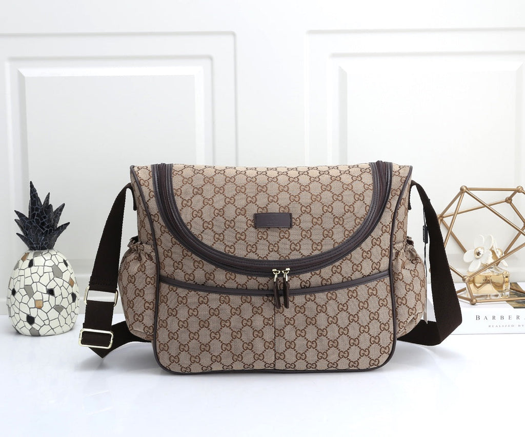G u c c I baby bag