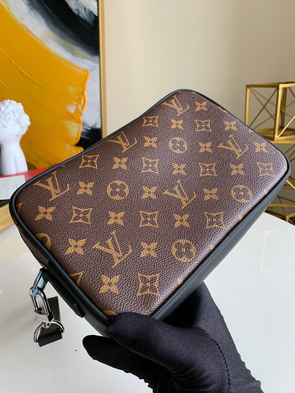 high-capacity pouch handbag