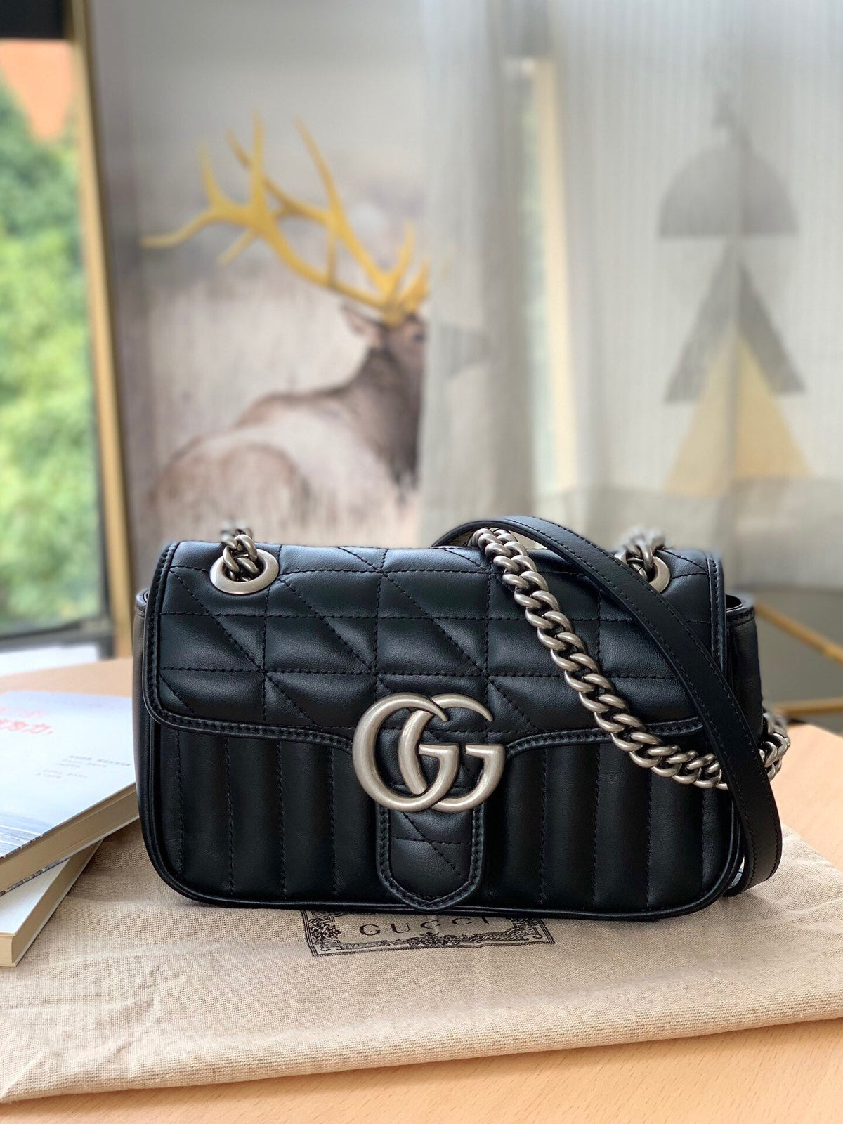 G u c c i marmont black W23 H14 D6，