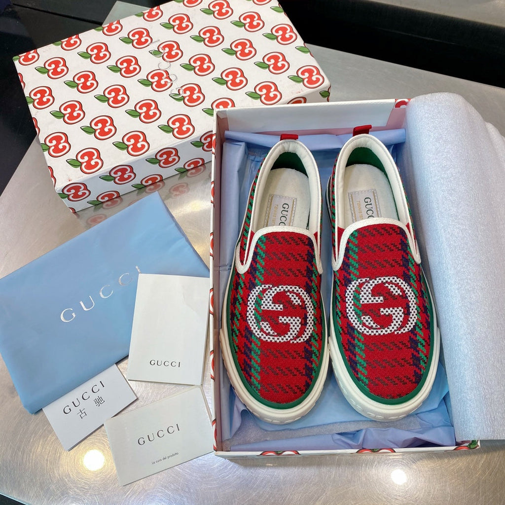 G u c c I baja slip on