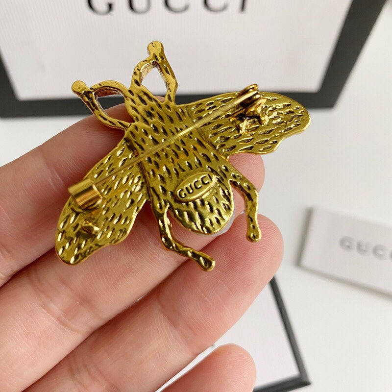 G u c c I brooch bee