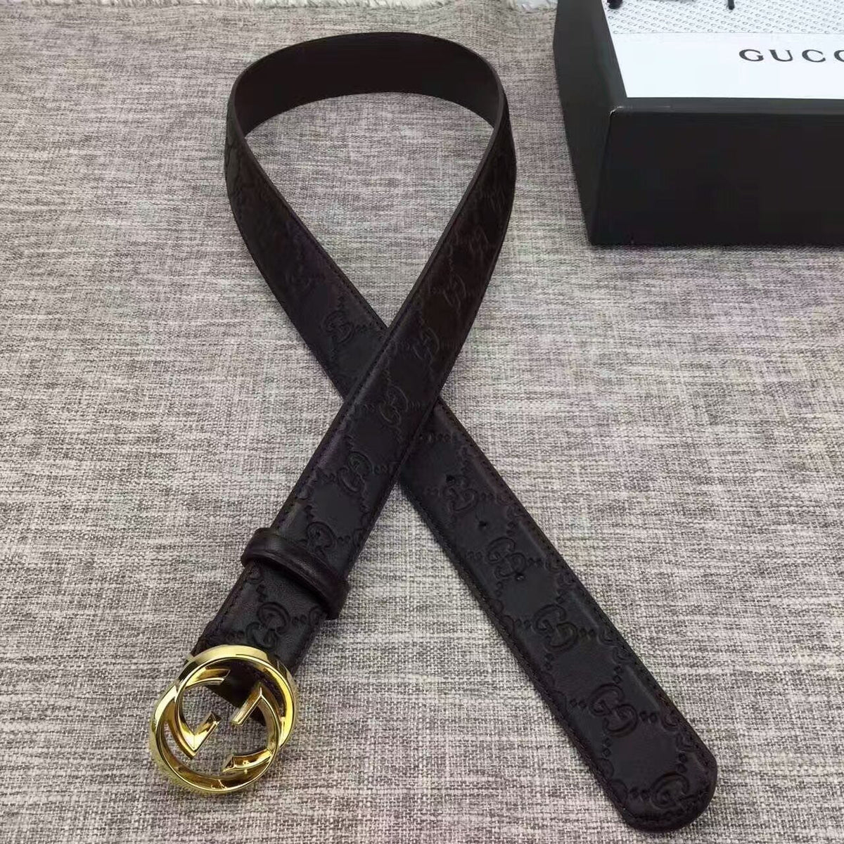 G u c c I belt